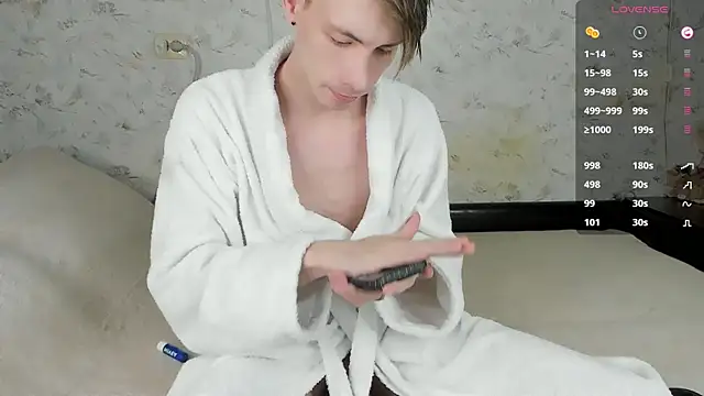 Snapshot of Erick_Wilson chatting on 03-16-26, 09:35 Erick Wilson online show from 03-16-26, 09:35