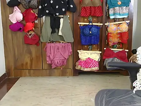 Hot Sonniyaa online show from 03-26-26, 05:11