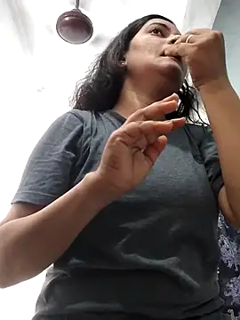 Snapshot of Anushka_Singh0 chatting on 04-26-26, 07:16 Anushka Singh0 online show from 04-26-26, 07:16