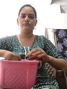 Snapshot of Anushka_Singh0 chatting on 06-12-26, 05:05 Anushka Singh0 online show from 06-12-26, 05:05