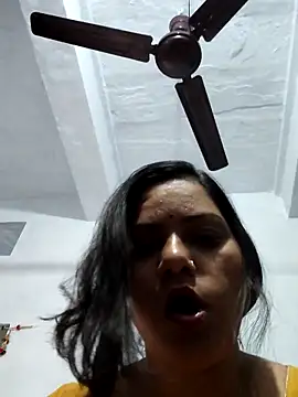 Snapshot of Anushka_Singh0 chatting on 04-23-26, 01:13 Anushka Singh0 online show from 04-23-26, 01:13