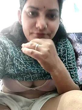 Snapshot of Anushka_Singh0 chatting on 05-13-26, 05:36 Anushka Singh0 online show from 05-13-26, 05:36