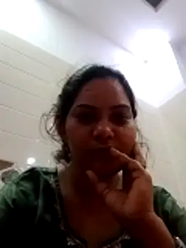 Snapshot of Anushka_Singh0 chatting on 02-13-26, 01:49 Anushka Singh0 online show from 02-13-26, 01:49