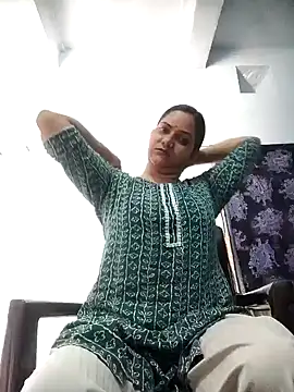 Snapshot of Anushka_Singh0 chatting on 04-21-26, 05:47 Anushka Singh0 online show from 04-21-26, 05:47