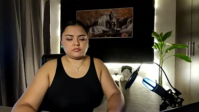 AzaraOnyx online show from 06-18-26, 01:05