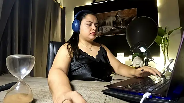 AzaraOnyx online show from 06-07-26, 05:40