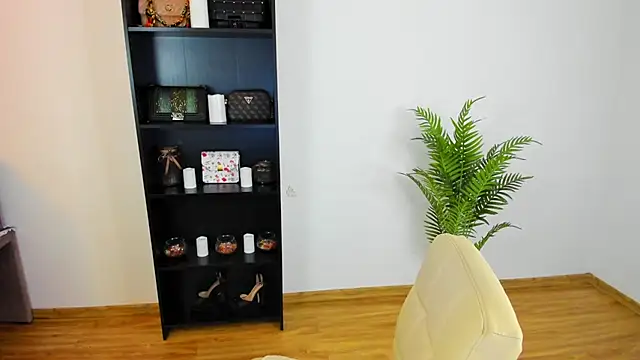 khloe starrr online show from 07-18-26, 03:31