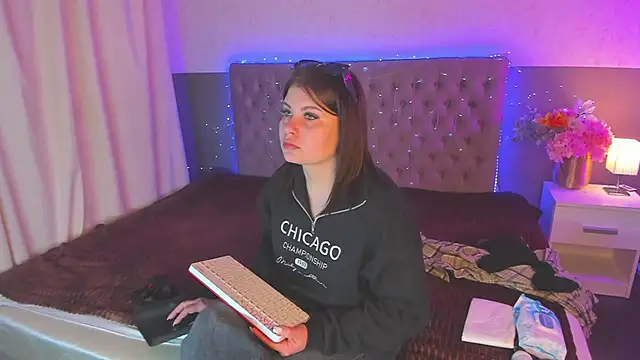 AmandaHoppe online show from 03-30-26, 04:58