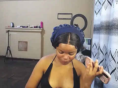 Snapshot of KinkyPxx chatting on 02-17-26, 07:33 KinkyPxx online show from 02-17-26, 07:33