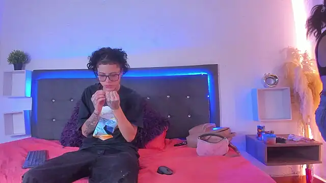 Snapshot of Ale_cuzz chatting on 03-13-26, 04:01 Ale cuzz online show from 03-13-26, 04:01