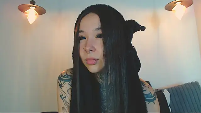 Snapshot of alien_eyes09 chatting on 04-28-26, 01:15 alien eyes09 online show from 04-28-26, 01:15