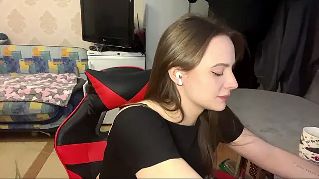 KelliLuepke online show from 02-15-26, 03:22