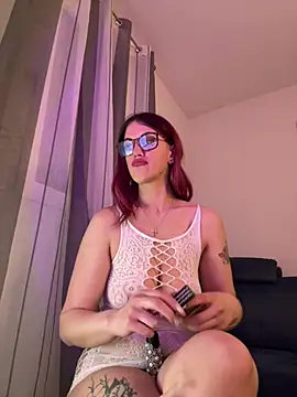 Snapshot of Alessia-Bloom chatting on 05-15-26, 07:56 Alessia-Bloom online show from 05-15-26, 07:56