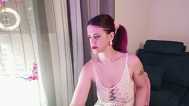 Snapshot of Alessia-Bloom chatting on 05-30-26, 07:52 Alessia-Bloom online show from 05-30-26, 07:52