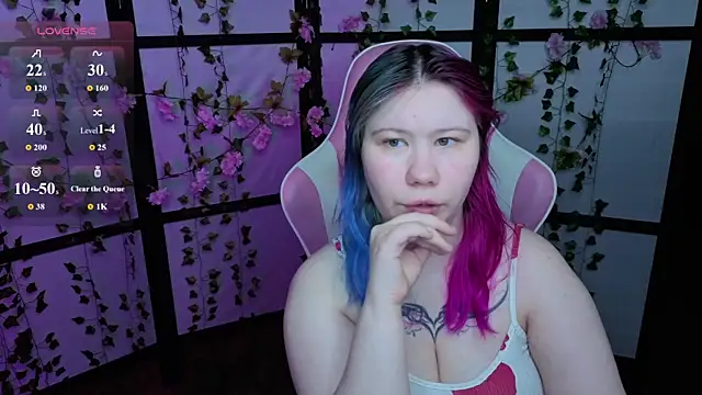 Snapshot of kitsune_little chatting on 06-14-26, 11:39 kitsune little online show from 06-14-26, 11:39