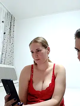 Snapshot of Bigtitslala chatting on 02-12-26, 07:57 Bigtitslala online show from 02-12-26, 07:57