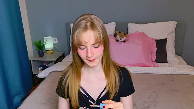 ElfieWhite online show from 04-19-26, 05:58