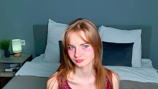 Snapshot of ElfieWhite chatting on 05-10-26, 07:16 ElfieWhite online show from 05-10-26, 07:16