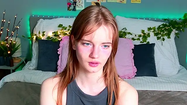 ElfieWhite online show from 06-16-26, 10:32