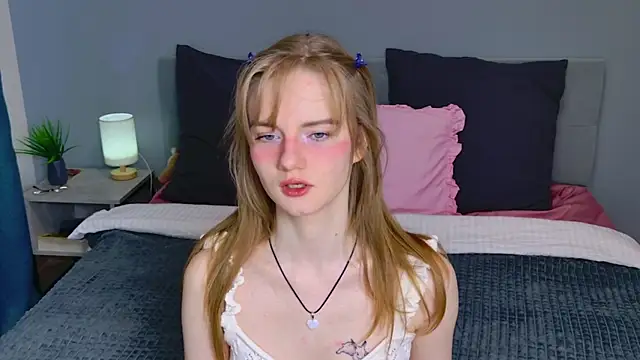 Snapshot of ElfieWhite chatting on 04-30-26, 04:25 ElfieWhite online show from 04-30-26, 04:25