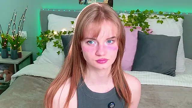 ElfieWhite online show from 06-19-26, 04:57