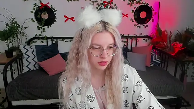 Snapshot of TiffanyPeachi chatting on 02-26-26, 10:37 TiffanyPeachi online show from 02-26-26, 10:37