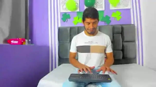 MAGGYE MAX online show from 03-20-26, 01:23