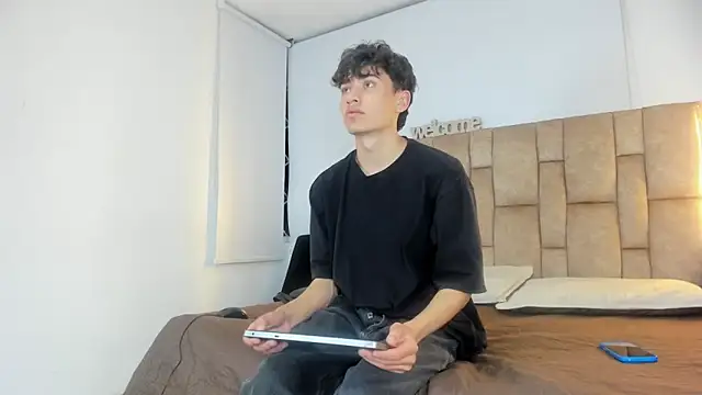 Snapshot of Noir_Sebas chatting on 03-01-26, 03:17 Noir Sebas online show from 03-01-26, 03:17