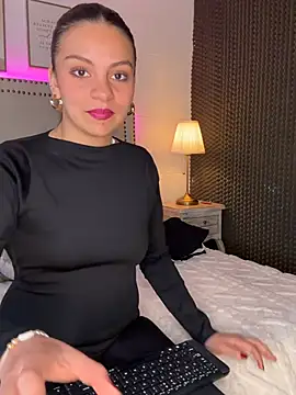 Snapshot of luisa__rosse chatting on 02-27-26, 11:32 luisa rosse online show from 02-27-26, 11:32