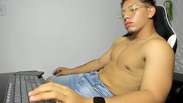 MaxSeduce23 online show from 02-14-26, 07:14