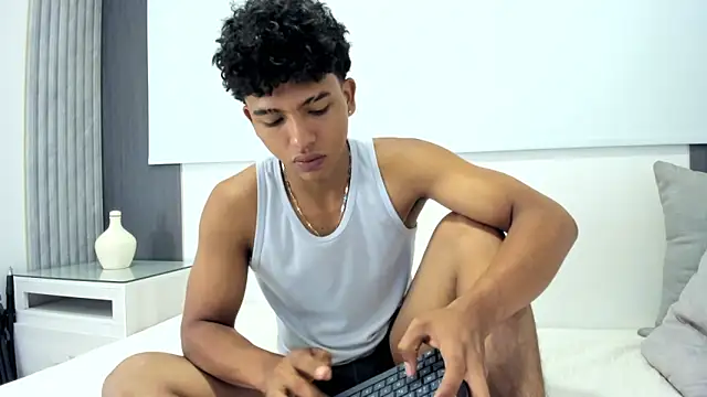 Snapshot of jhoystrong_ chatting on 02-14-26, 11:54 jhoystrong online show from 02-14-26, 11:54