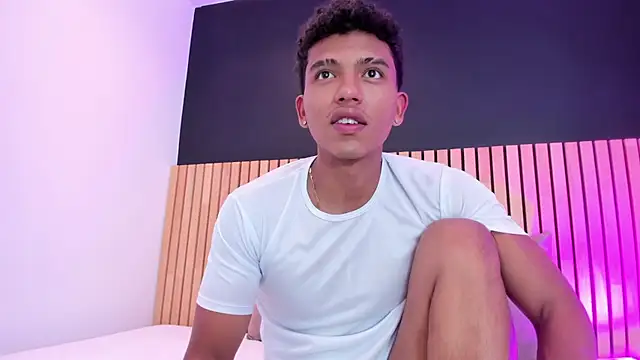 Snapshot of jhoystrong_ chatting on 02-25-26, 07:36 jhoystrong online show from 02-25-26, 07:36