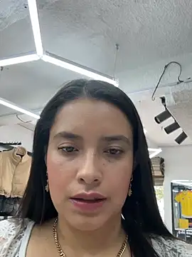 Miss Bella Flame online show from 07-18-26, 03:42