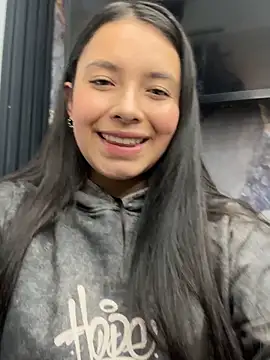 Miss Bella Flame online show from 04-19-26, 06:54