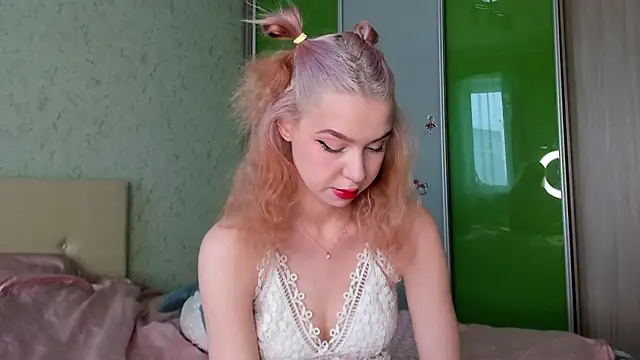 GlitchyDolly online show from 03-10-26, 03:10