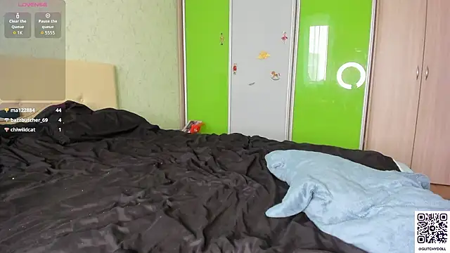 GlitchyDolly online show from 03-27-26, 08:26