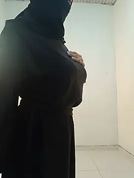 Snapshot of aminaa_ chatting on 07-04-26, 02:10 aminaa online show from 07-04-26, 02:10