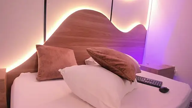 ariadna boneville online show from 04-10-26, 02:40