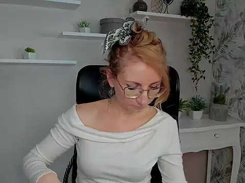 CinderellaMoon online show from 02-20-26, 06:26