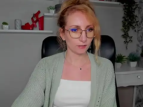 CinderellaMoon online show from 03-10-26, 06:28