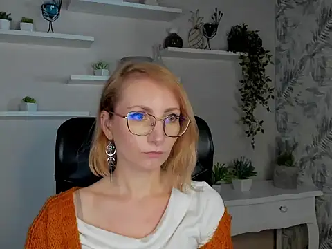 CinderellaMoon online show from 02-19-26, 06:21