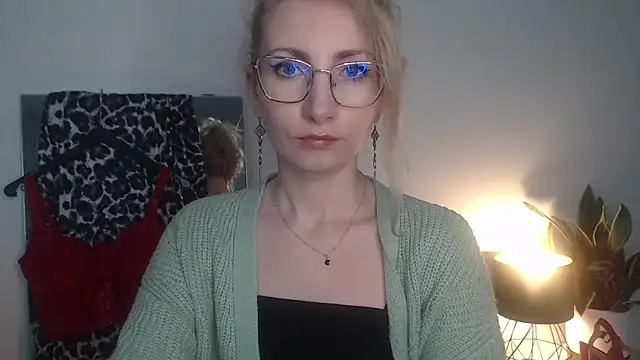 CinderellaMoon online show from 04-03-26, 05:25