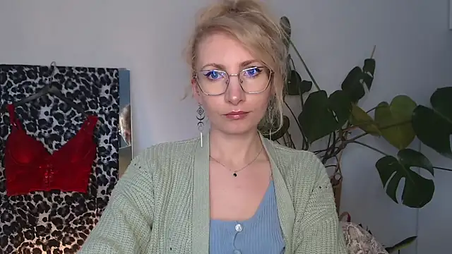 CinderellaMoon online show from 04-10-26, 05:25