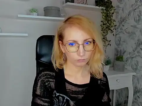 CinderellaMoon online show from 02-23-26, 06:25