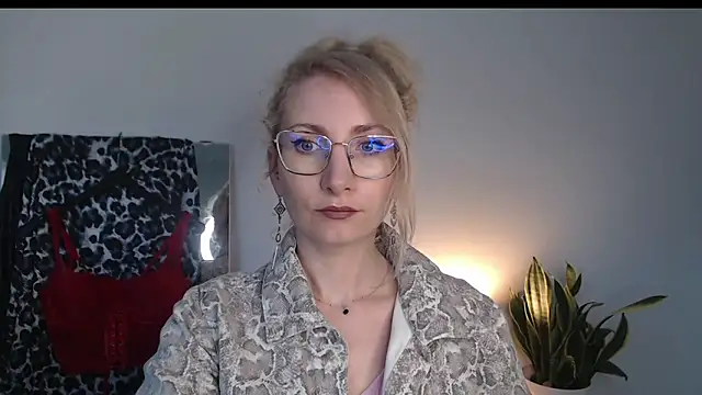 CinderellaMoon online show from 04-07-26, 05:31