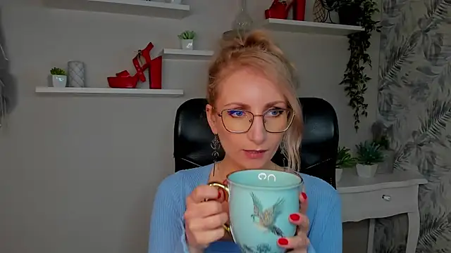 CinderellaMoon online show from 03-17-26, 06:27