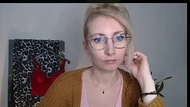 CinderellaMoon online show from 04-08-26, 05:20