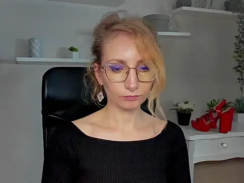 CinderellaMoon online show from 02-26-26, 06:24