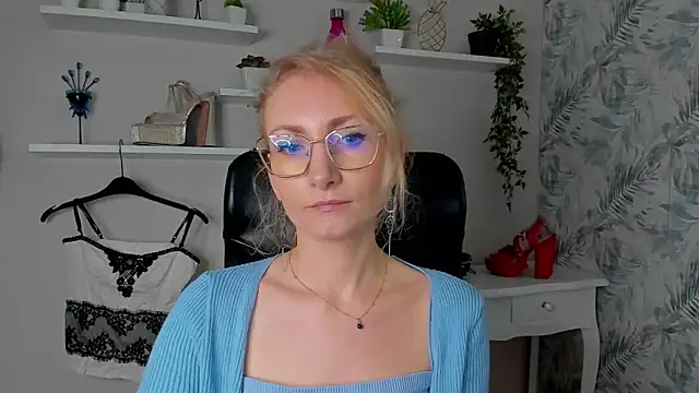 CinderellaMoon online show from 03-26-26, 06:22