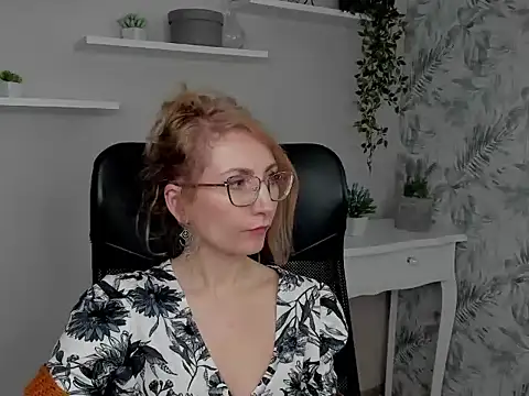 CinderellaMoon online show from 02-18-26, 06:44